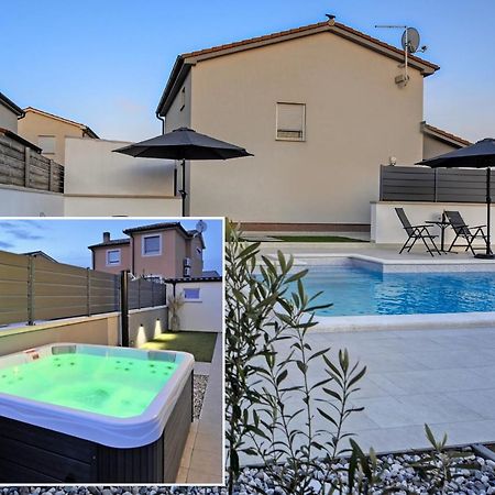 Casa Tara Three-Bedroom Holiday Home Пула Экстерьер фото
