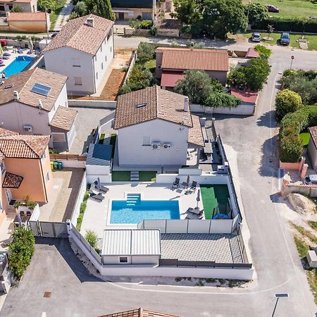 Casa Tara Three-Bedroom Holiday Home Пула Экстерьер фото