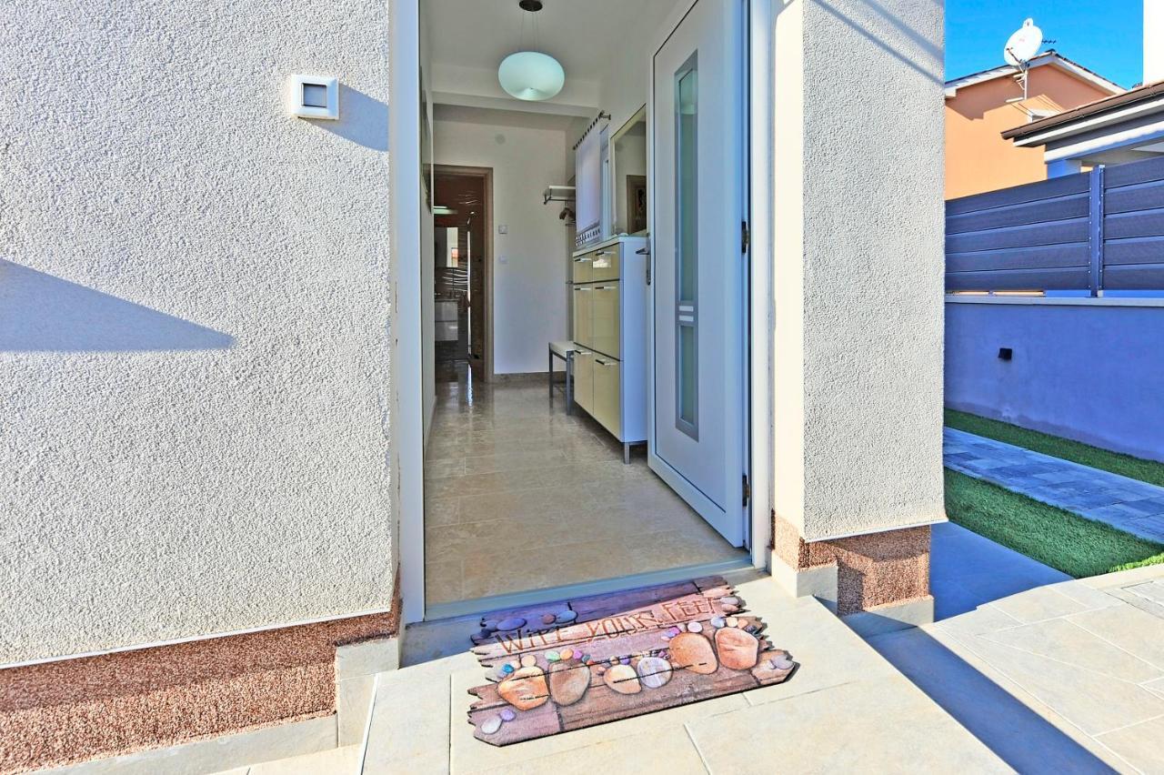 Casa Tara Three-Bedroom Holiday Home Пула Экстерьер фото