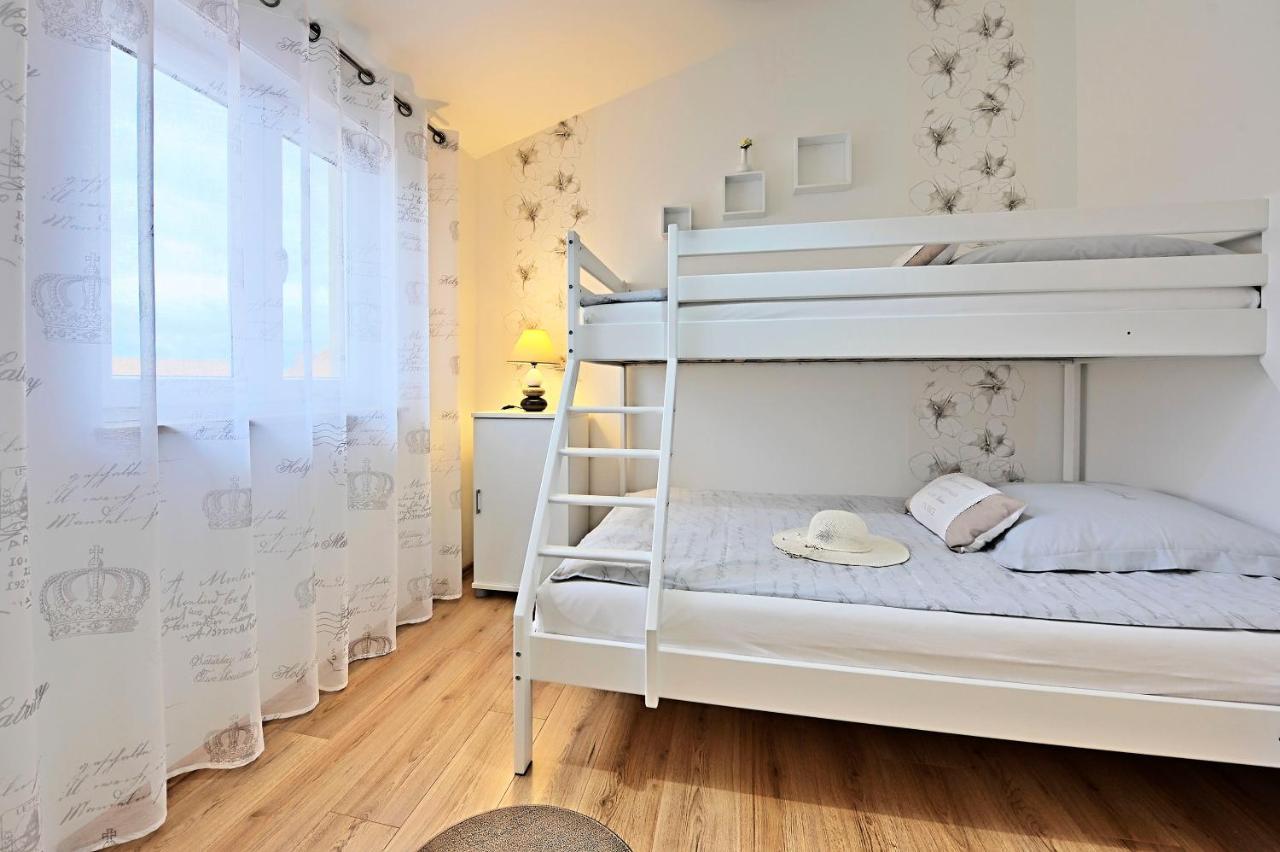 Casa Tara Three-Bedroom Holiday Home Пула Экстерьер фото
